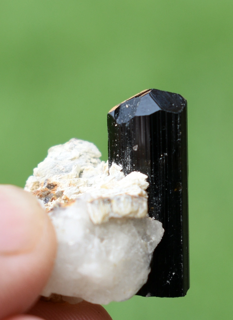 Albite from Pakistan - image 2
