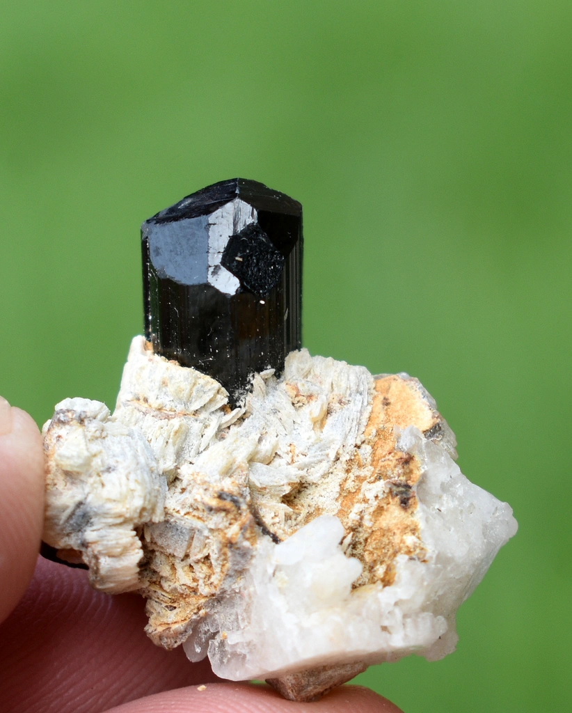 Albite from Pakistan - image 3