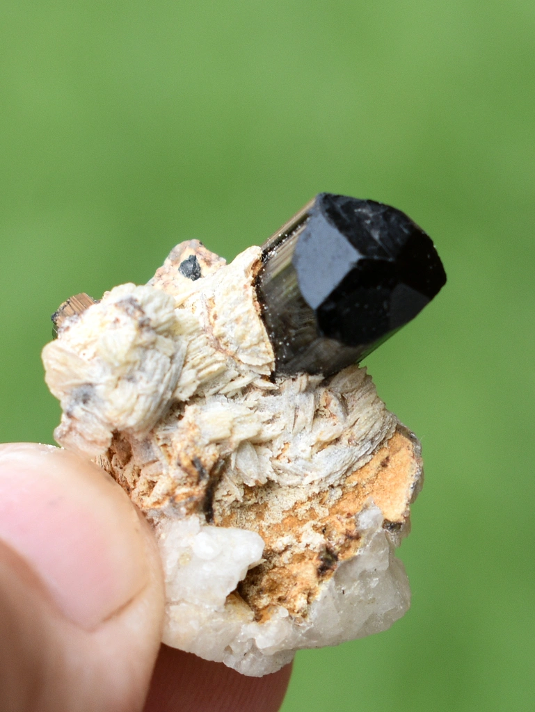 Albite from Pakistan - image 10