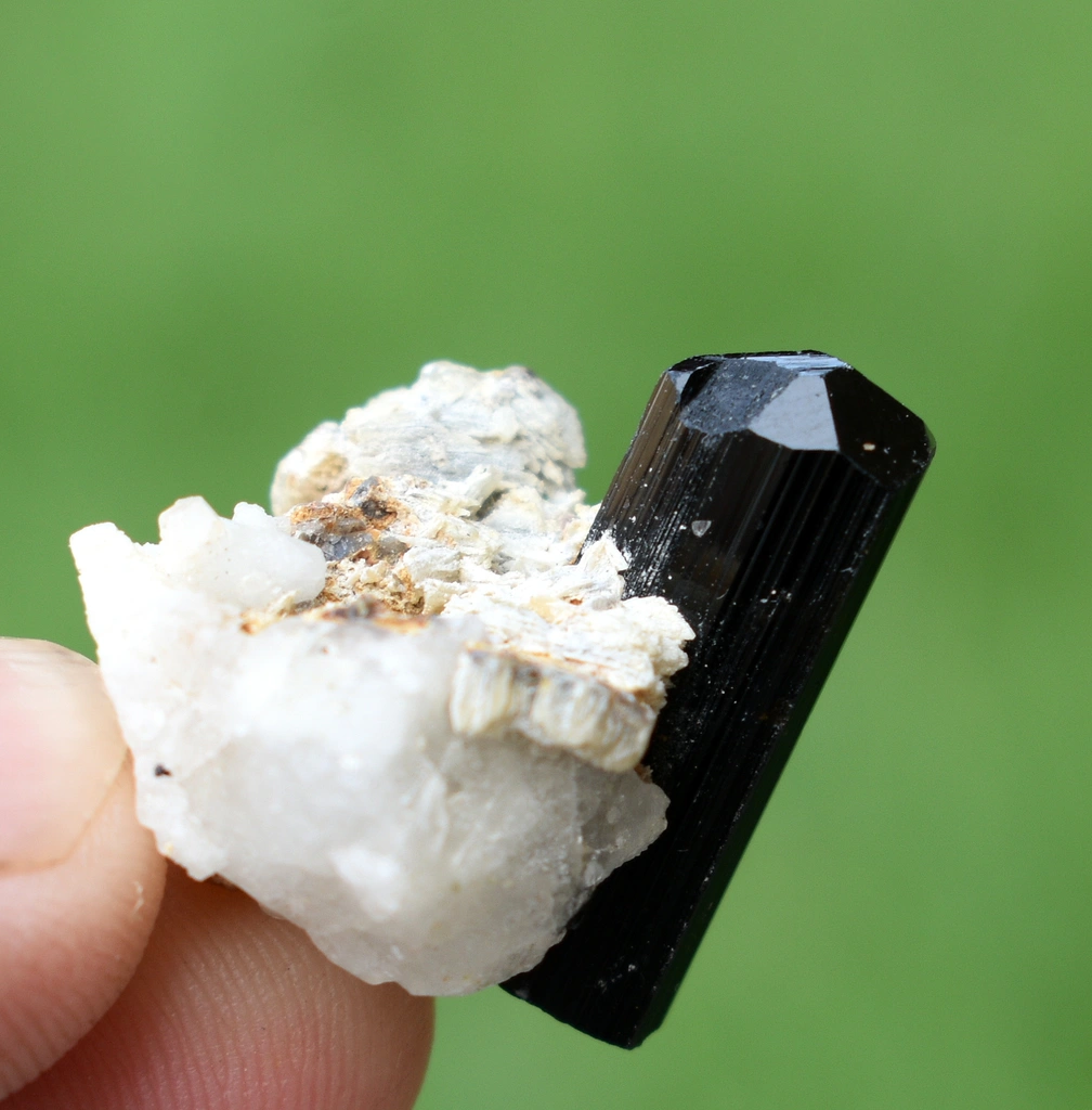 Albite from Pakistan - image 4