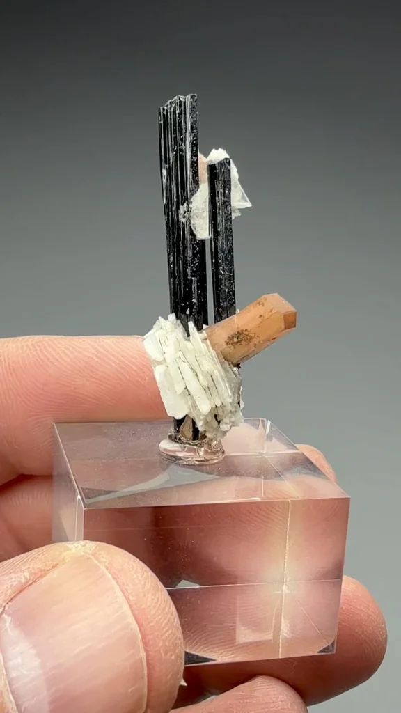 Albite from Poudrette Quarry, Mont Saint-Hilaire, Québec, Canada - image 2