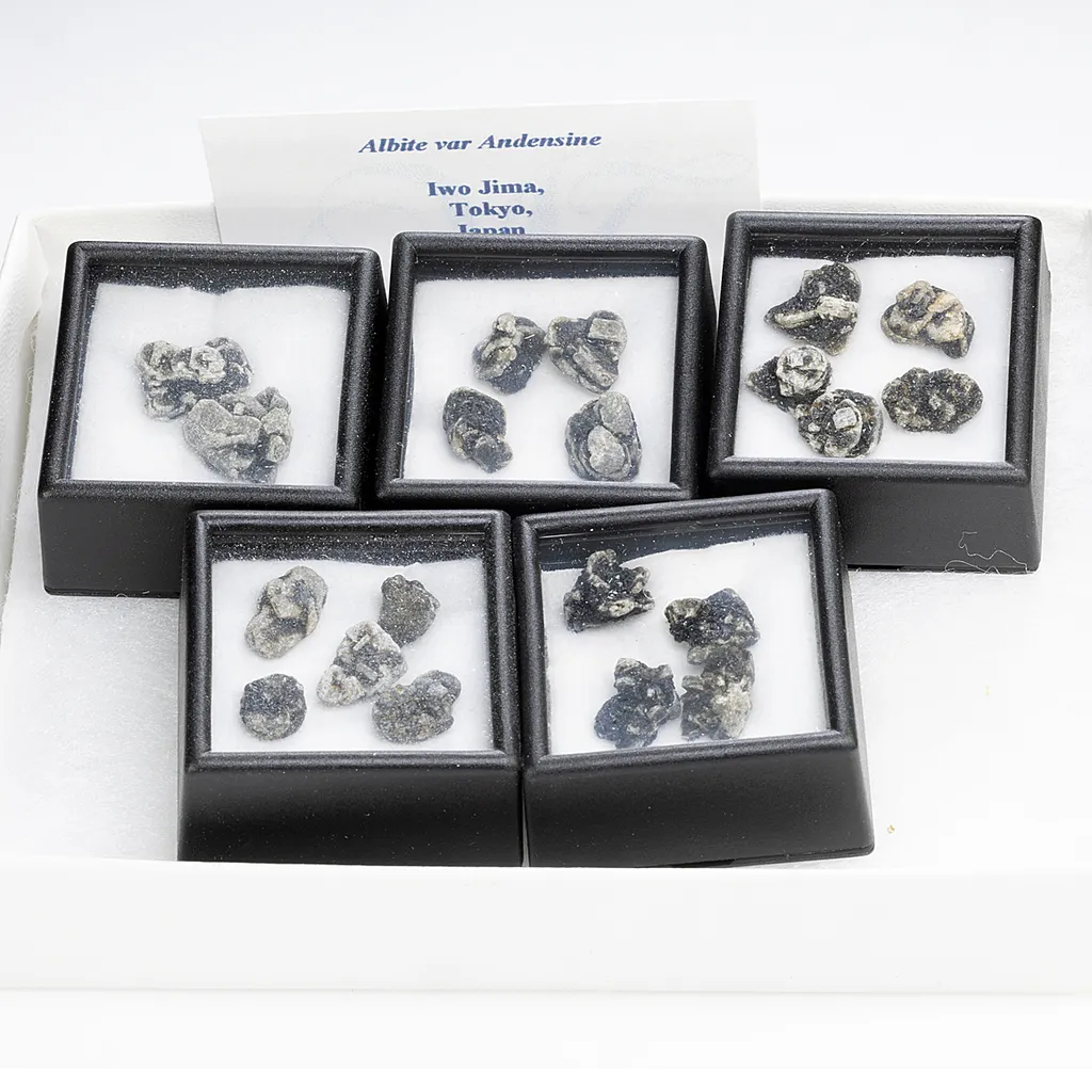 Albite var Andensine image