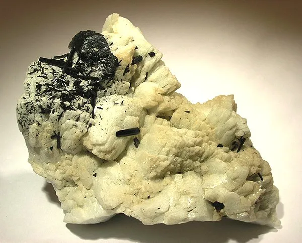 Albite (Var: Cleavelandite), Schorl image