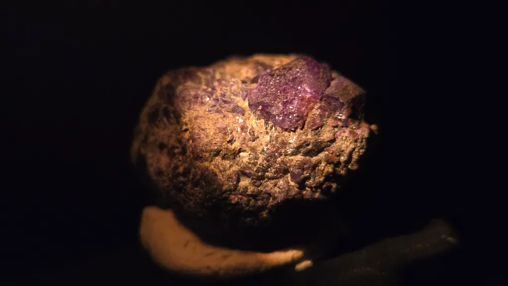 Alexandrite from Zimbabwe - image 3