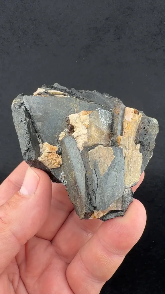Allanite - image 2