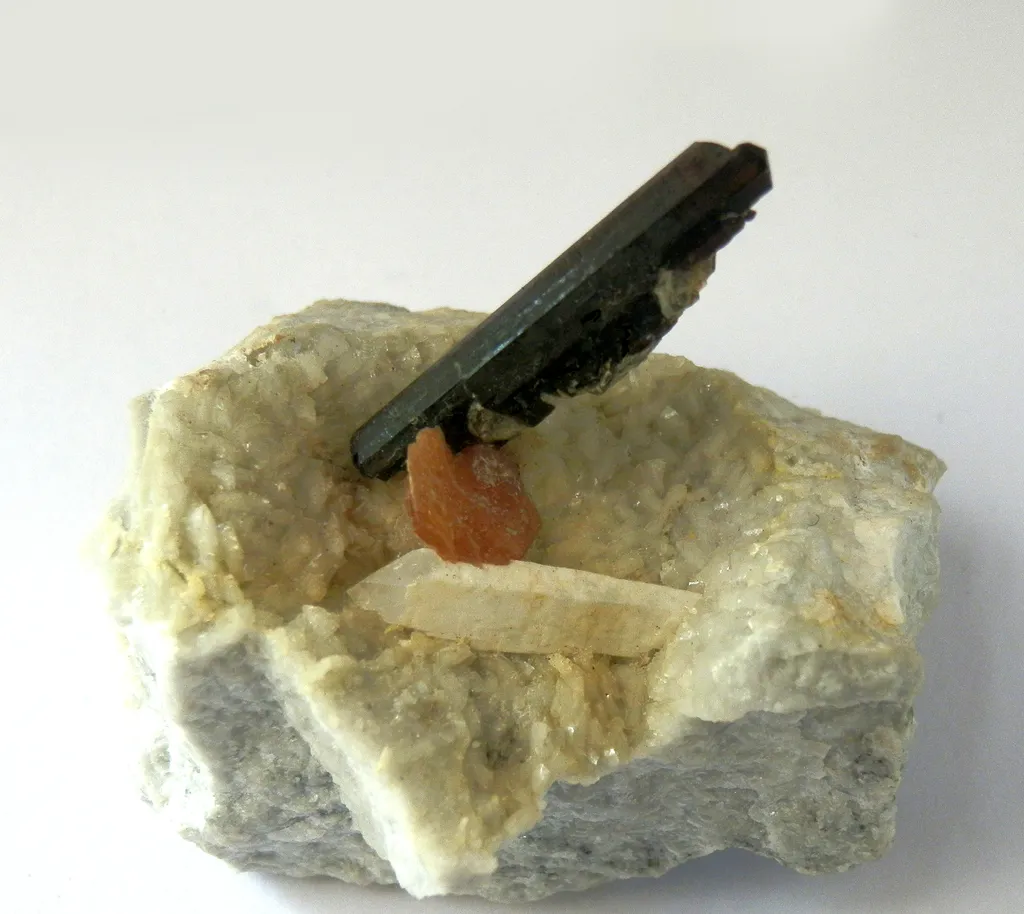 Allanite (Ce) / Hydroxylbastnäsite (Ce) / quartz, Trimouns, Luzenac, Ariège, France image