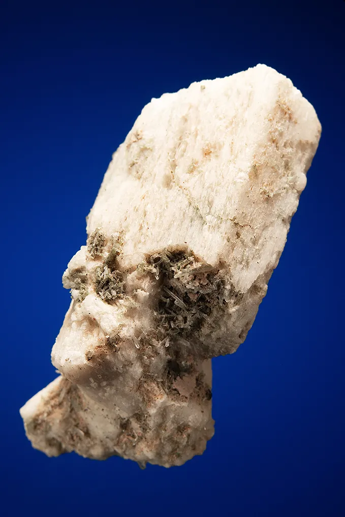 Allanite-(Ce) on Microcline (Carlsbad twin) - image 2