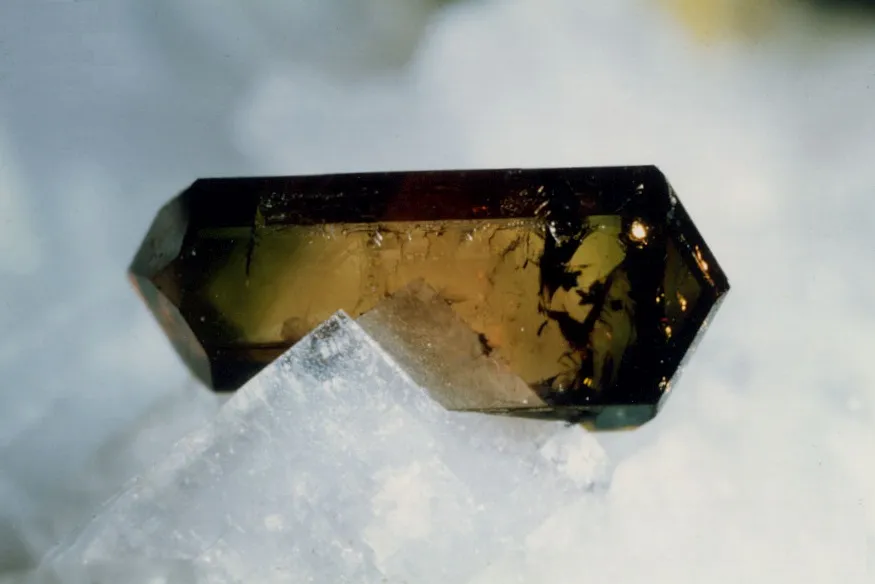 Allanite (Ce) ou Dissakisite (Ce), Trimouns, Luzenac, Ariège, France image