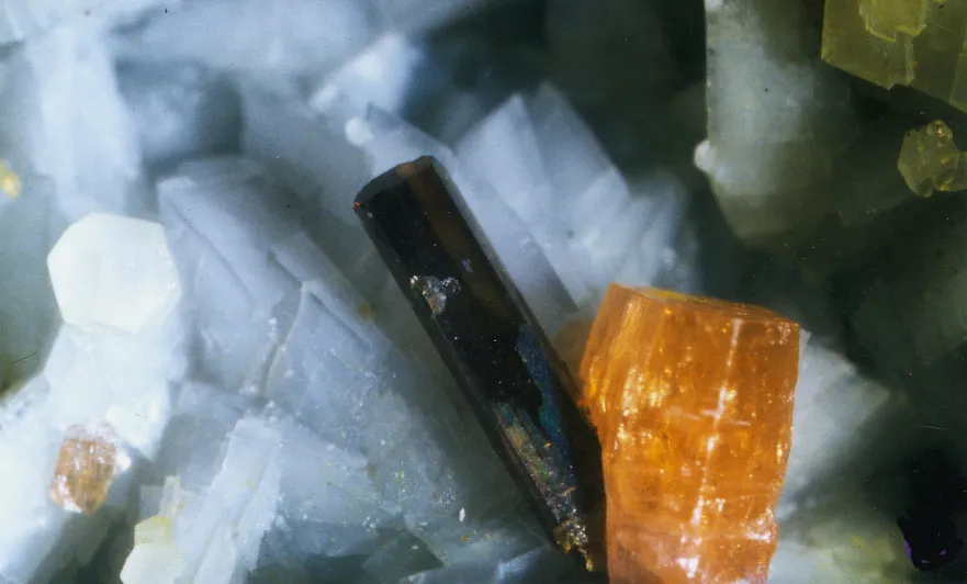 Allanite (Ce) / Synchisite (Ce), Trimouns, Luzenac, Ariège, France image