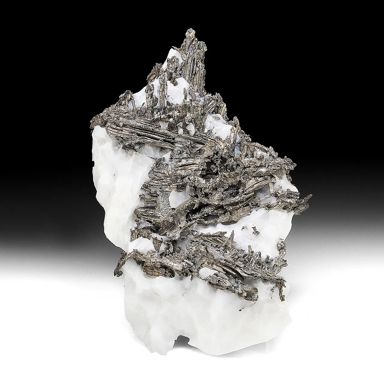 Allargentum with Calcite - image 1