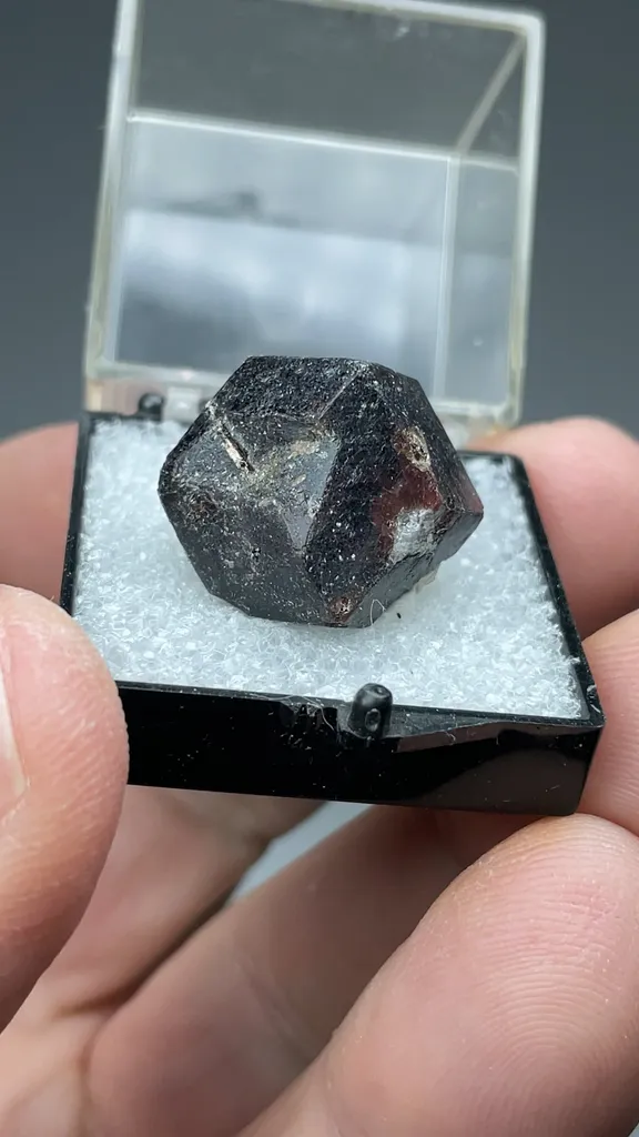 Almandine - image 2