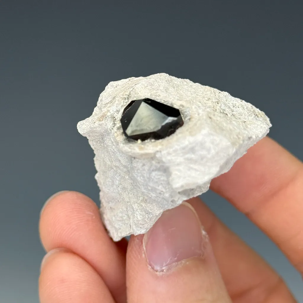 Almandine - image 3