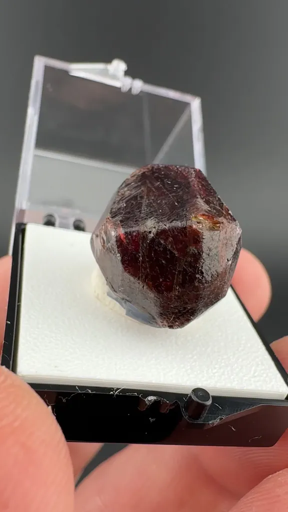 Almandine - image 1