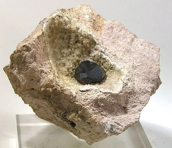 Almandine image