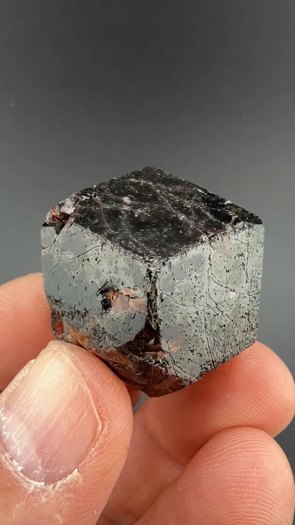 Almandine - image 1