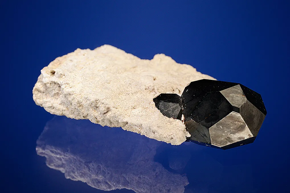 Almandine - image 4