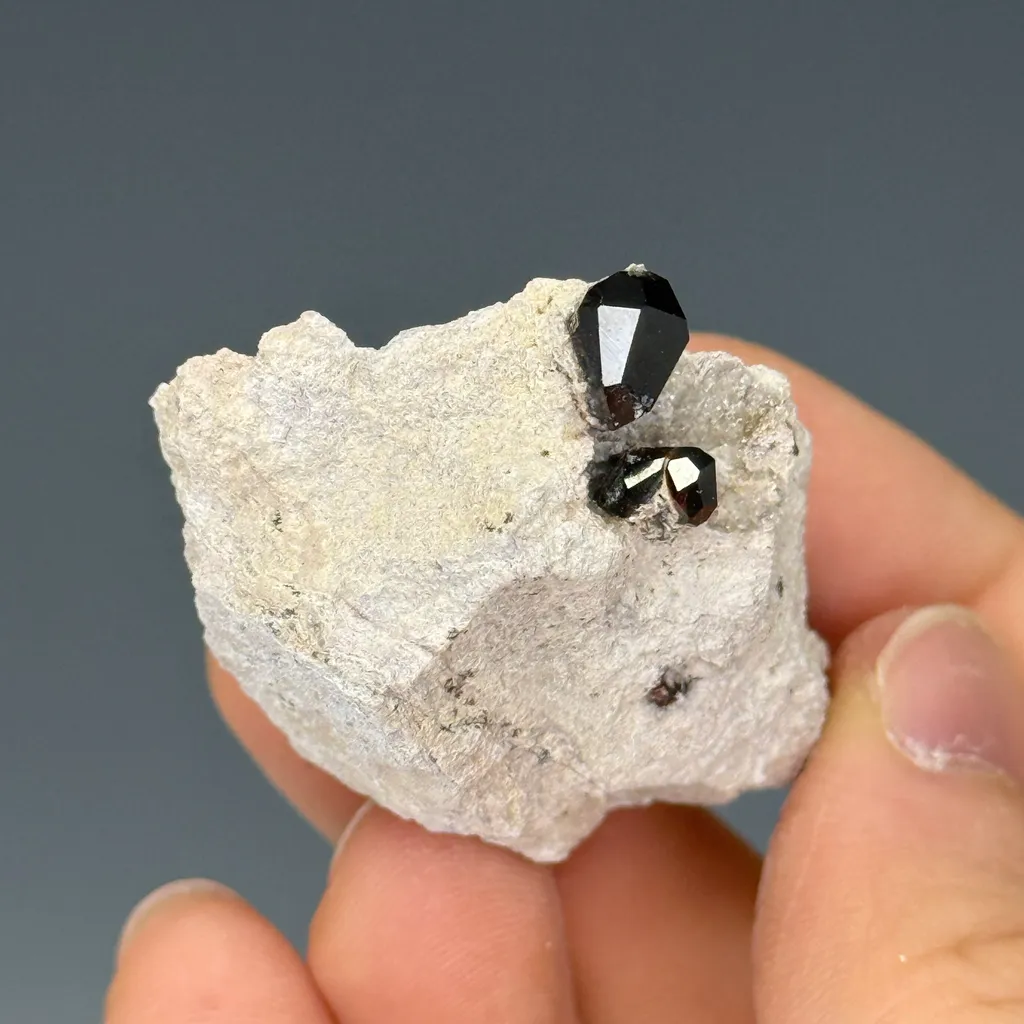 Almandine - image 3