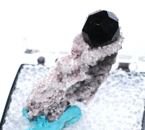 Almandine image