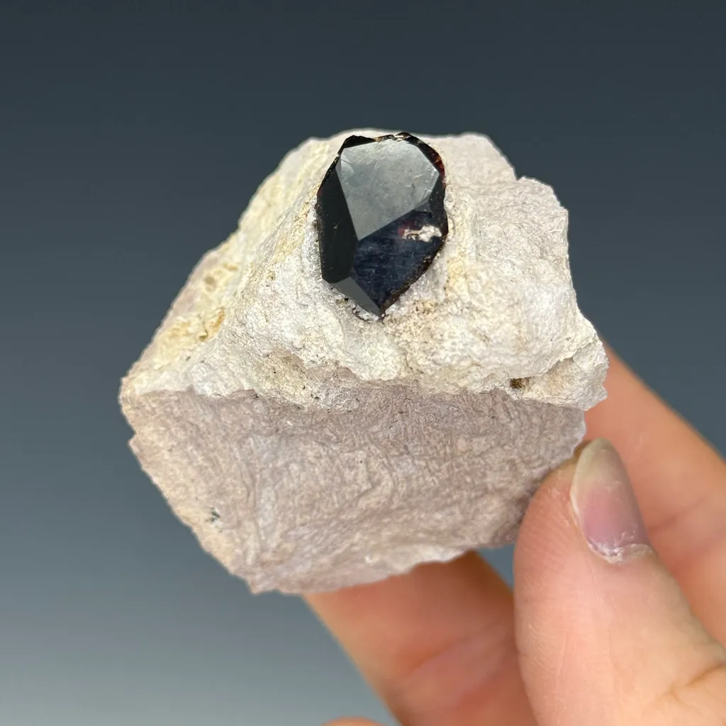Almandine - image 3