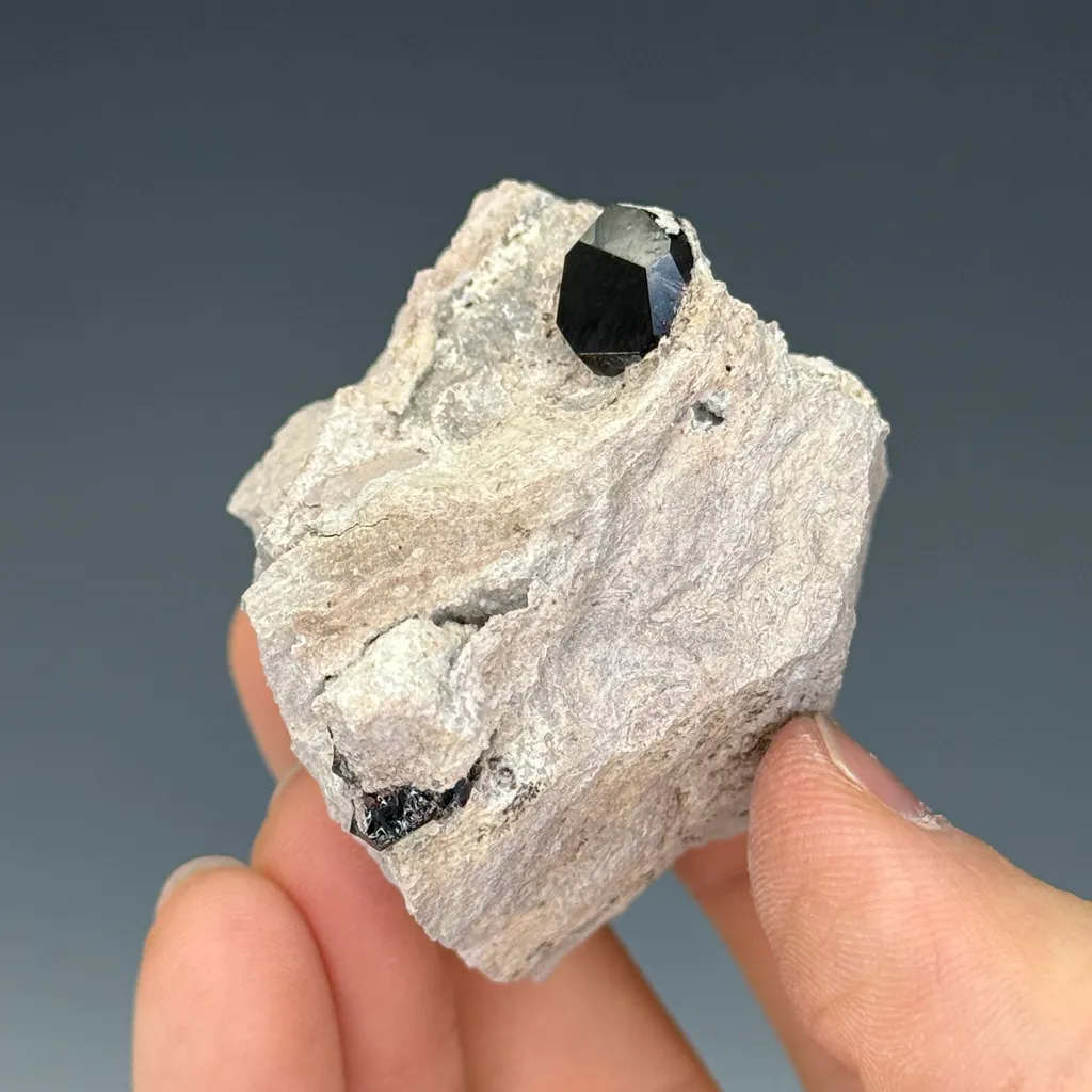 Almandine - image 3