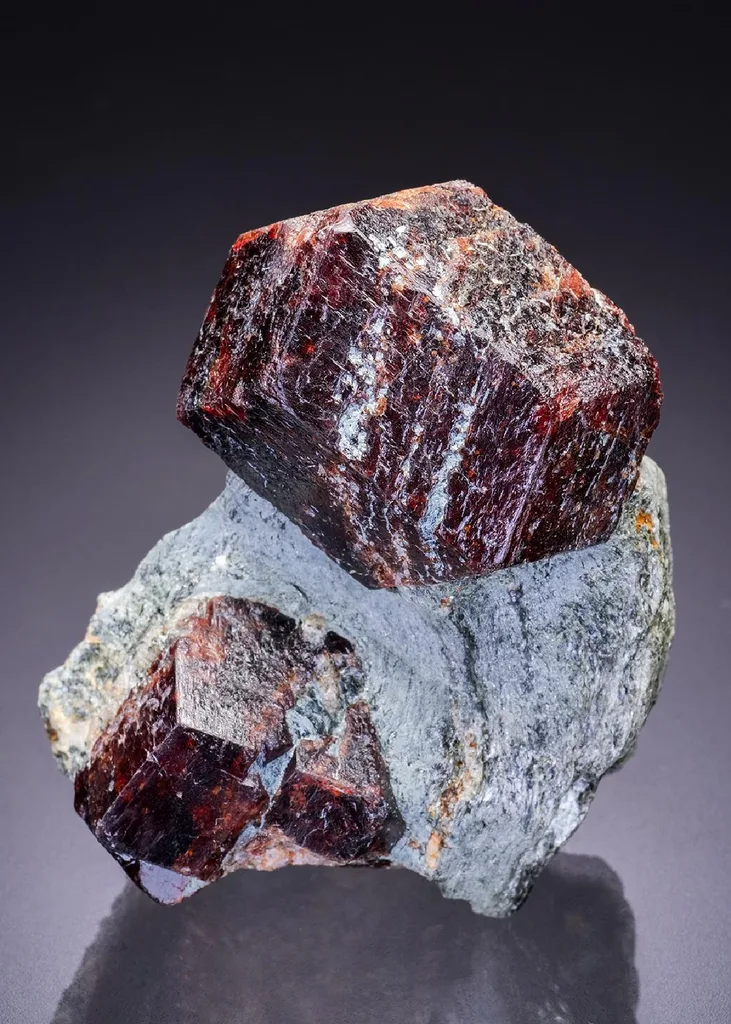 Almandine image