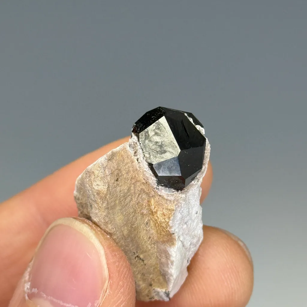 Almandine - image 3