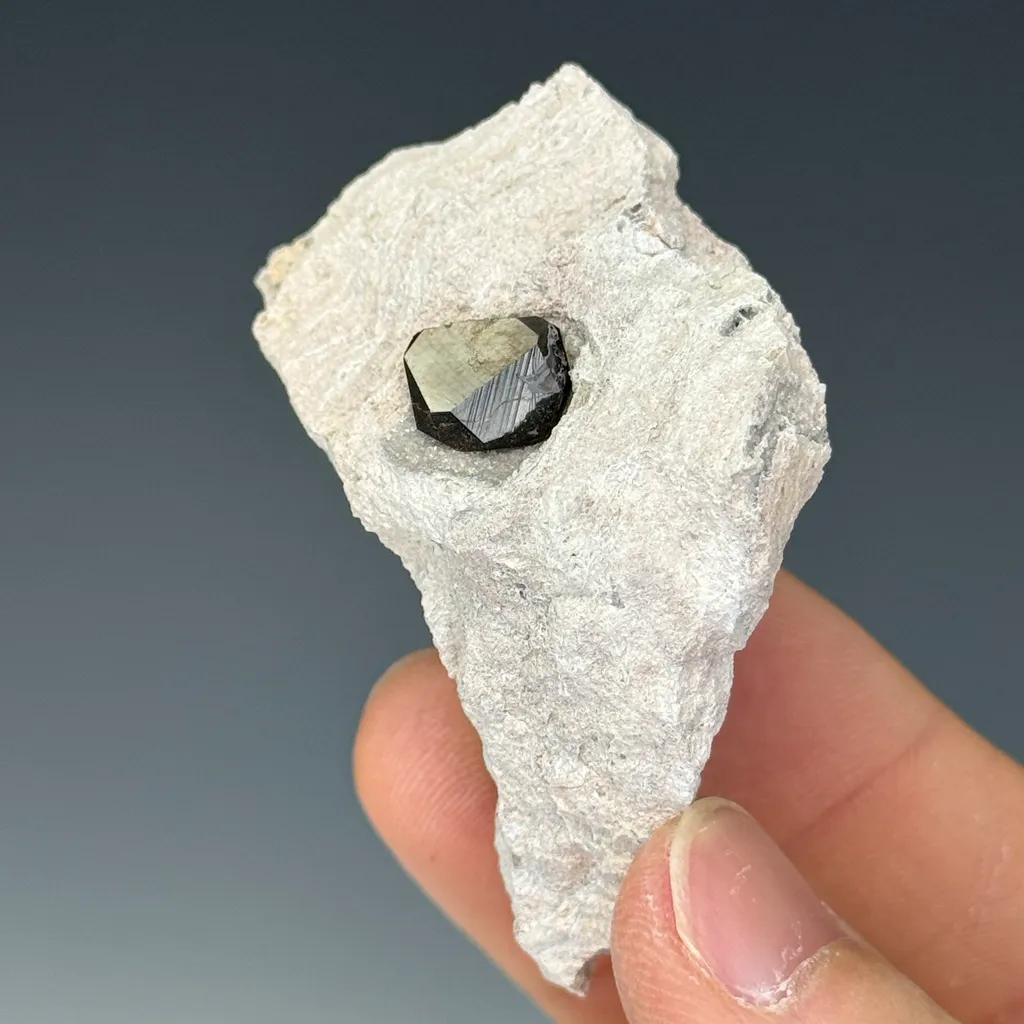 Almandine image