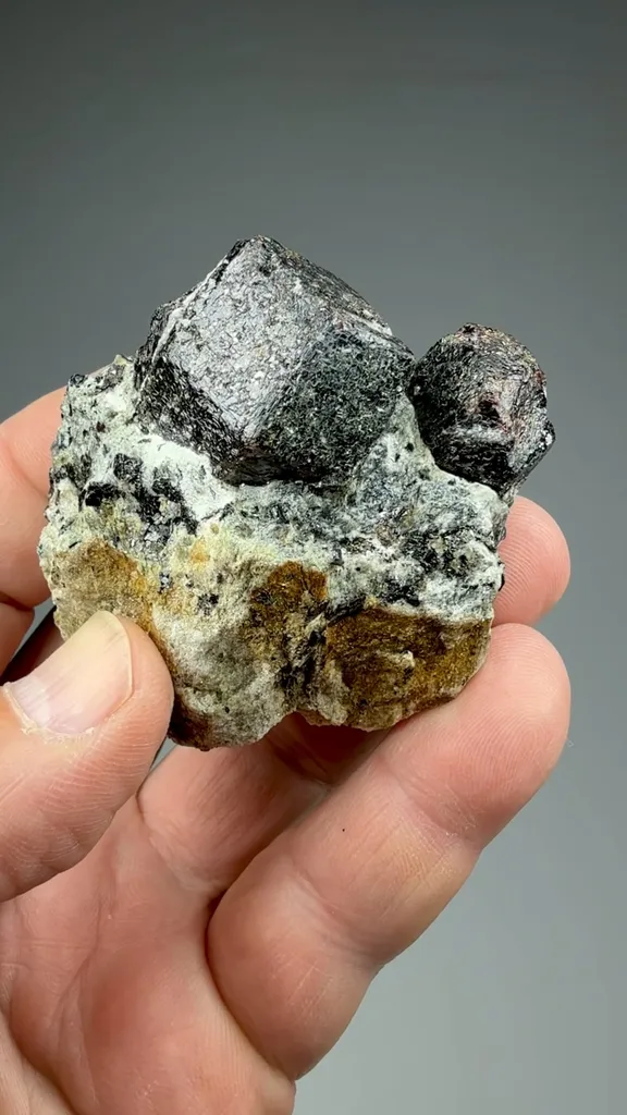 Almandine - image 2