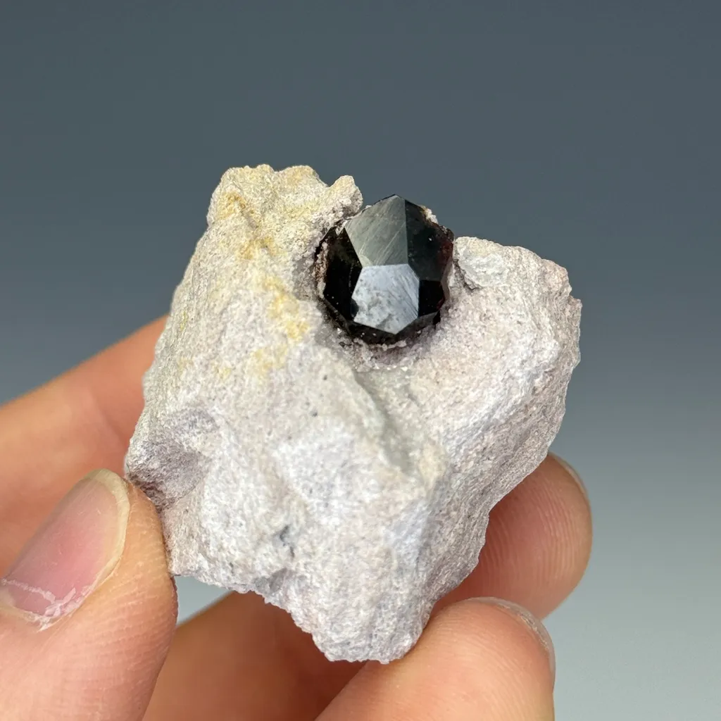 Almandine image