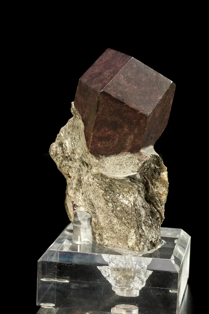 Almandine Garnet on Schist - image 3
