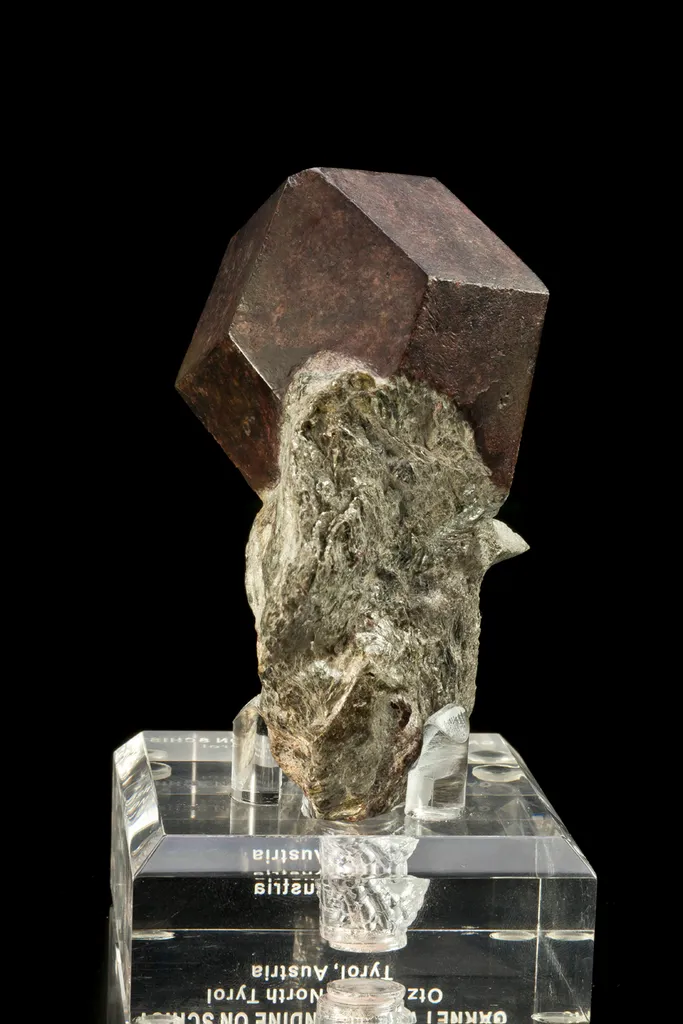Almandine Garnet on Schist - image 4