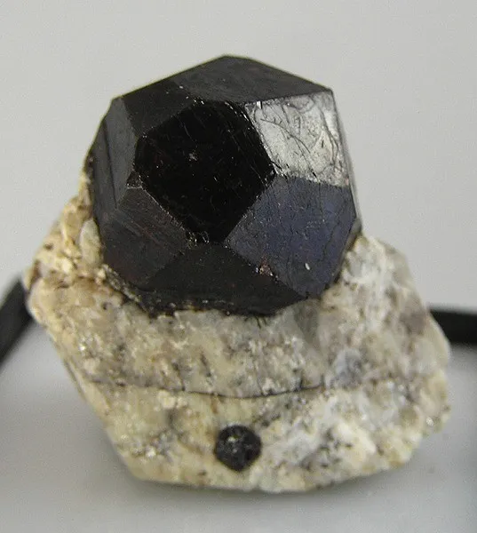 Almandine-Spessartine Series image
