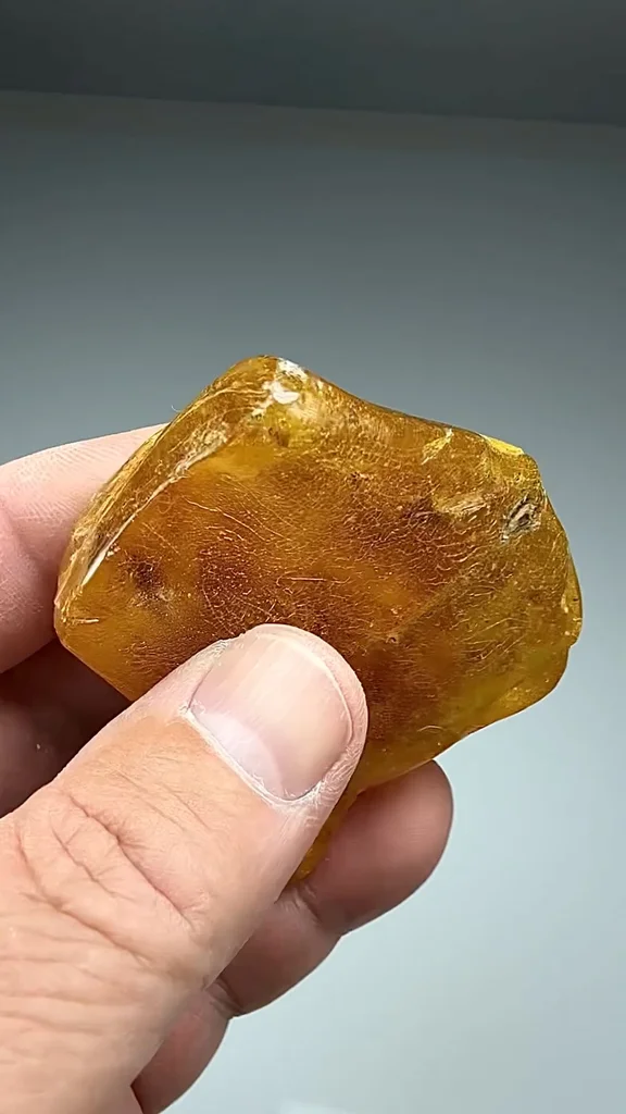 Amber from Colombia - image 2