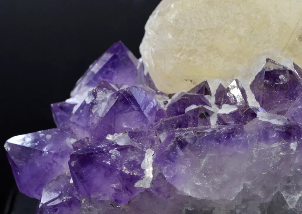 Amethyst and Calcite - 687 grams - Ametista do Sul, Rio Grande do Sul, Brazil - image 3