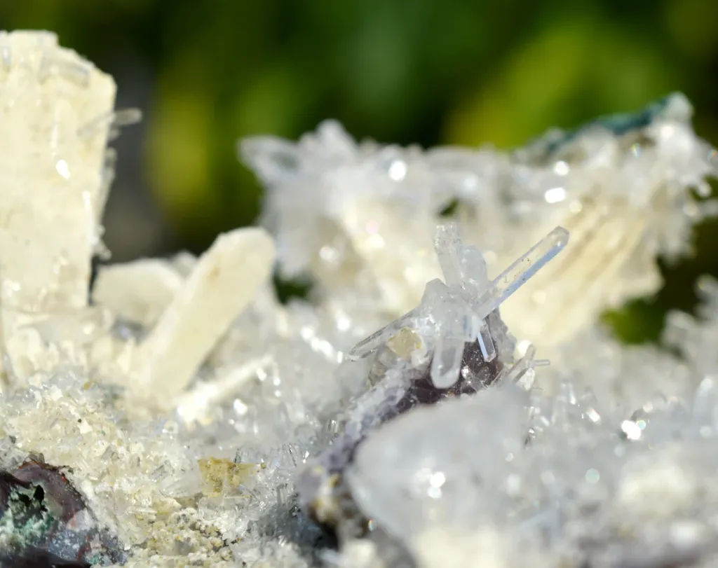 Amethyst and twinned calcite - 1072 grams - Iraí, Rio Grande do Sul, Brazil - image 10