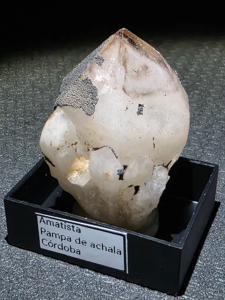 Amethyst with manganese coat - image 7