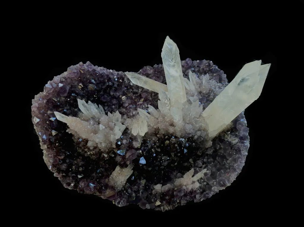 Améthyste / Calcite: Mine Toldinho Santa Catarina, BRESIL image