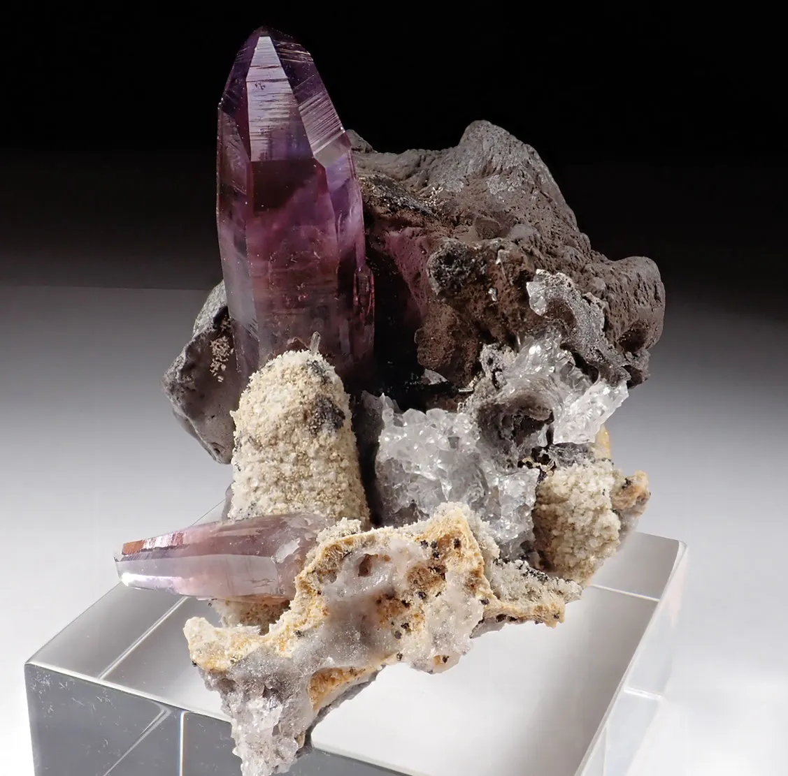 Amethyste with Hyalite Opal - image 3