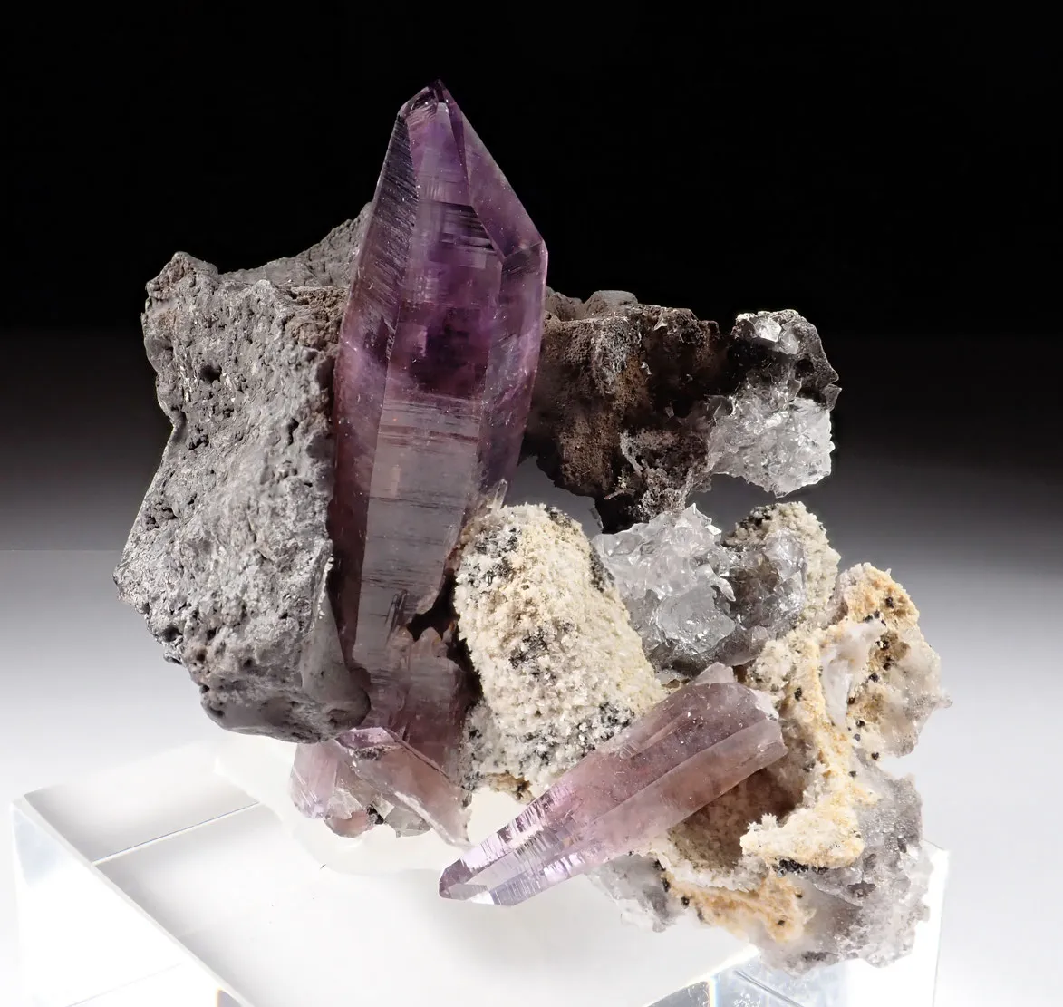 Amethyste with Hyalite Opal - image 1