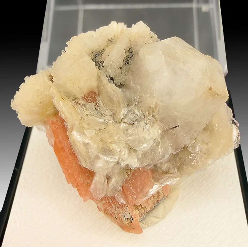 Analcime from Poudrette Quarry image