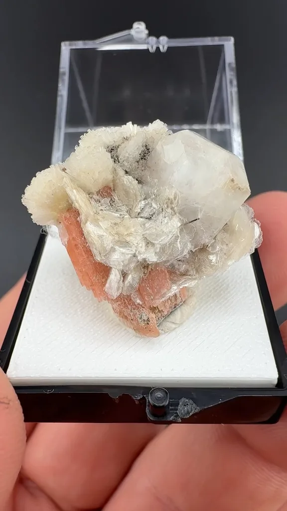 Analcime from Poudrette Quarry - image 2