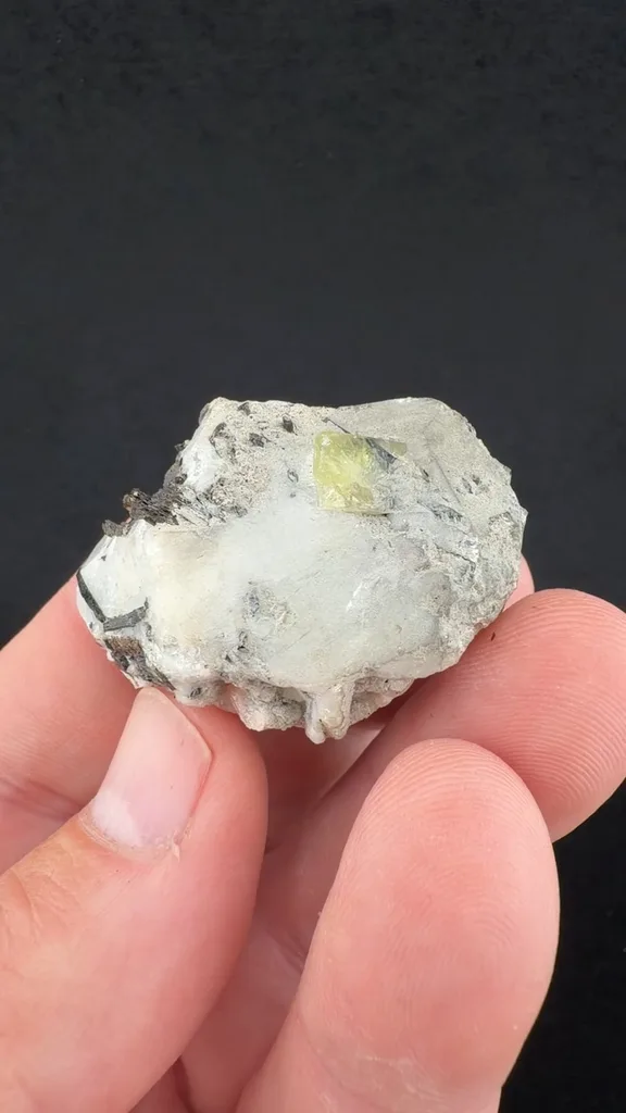 Analcime from Poudrette Quarry - image 2