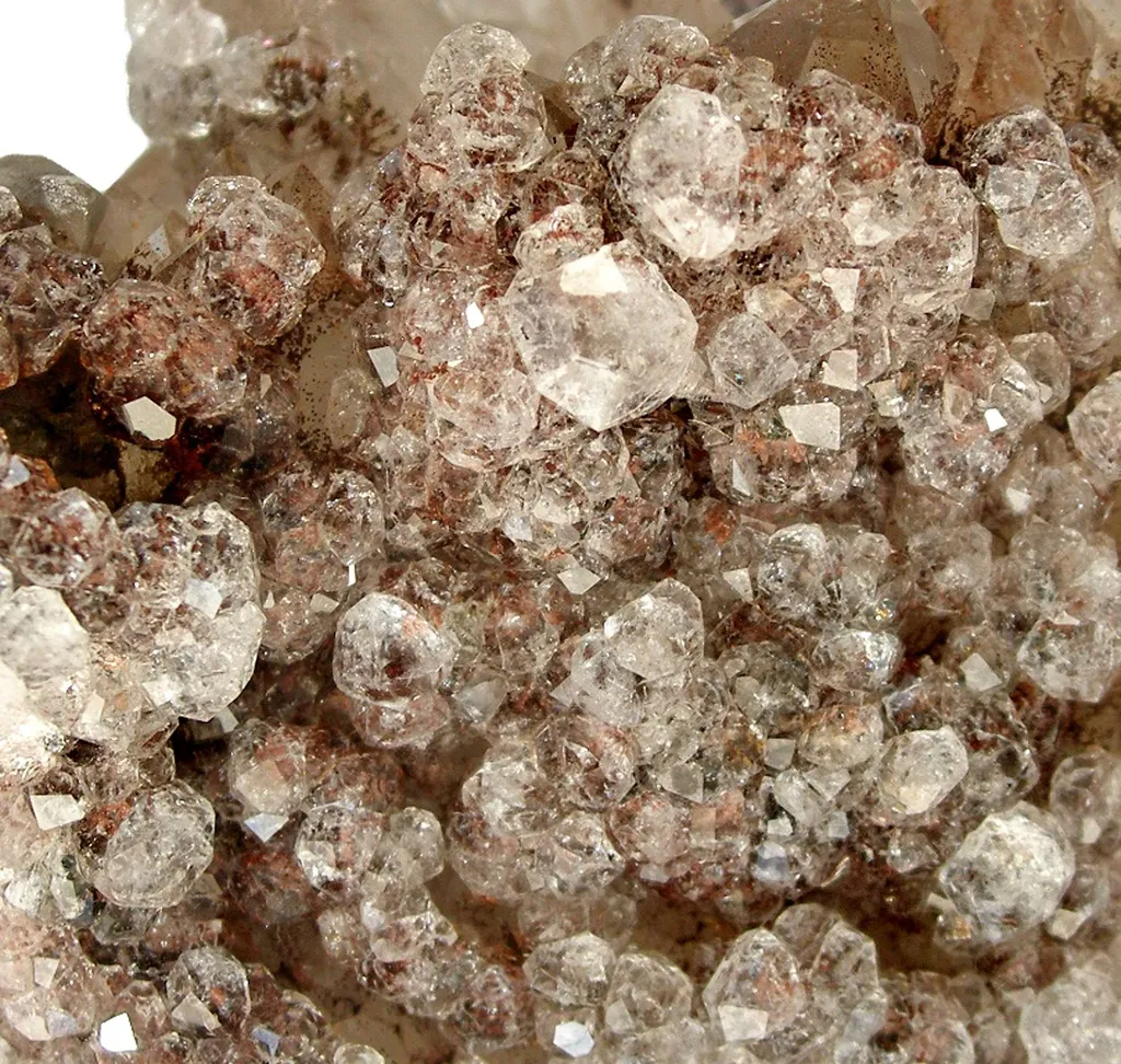 Analcime on Quartz - image 3