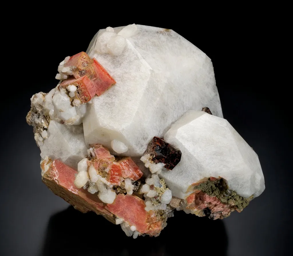 Analcime, Serandite, Natrolite, Aegirine, Manganoneptunite, Rhodochrosite, Polylithionite image