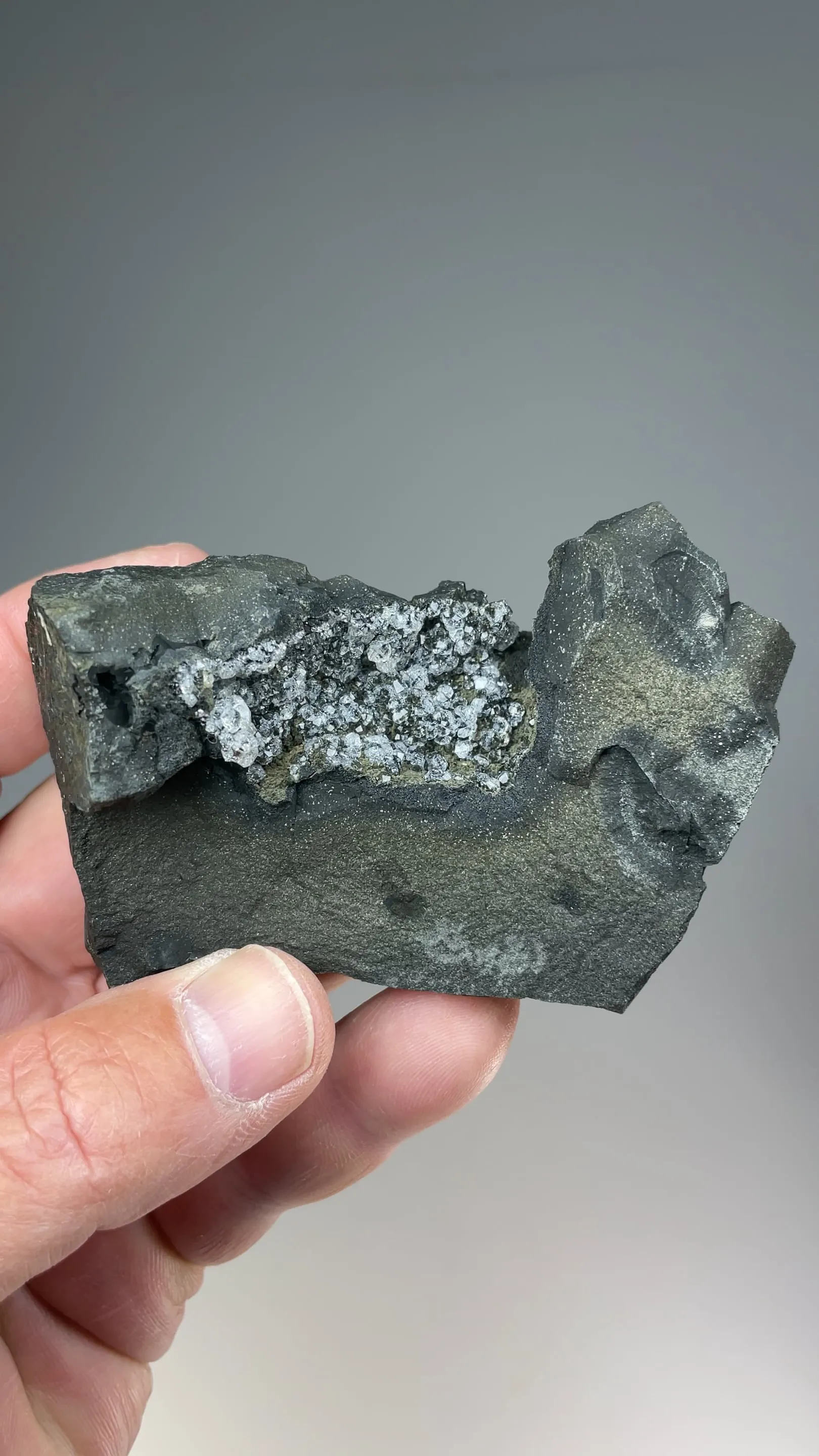 Analcime with Jugoldite - image 2