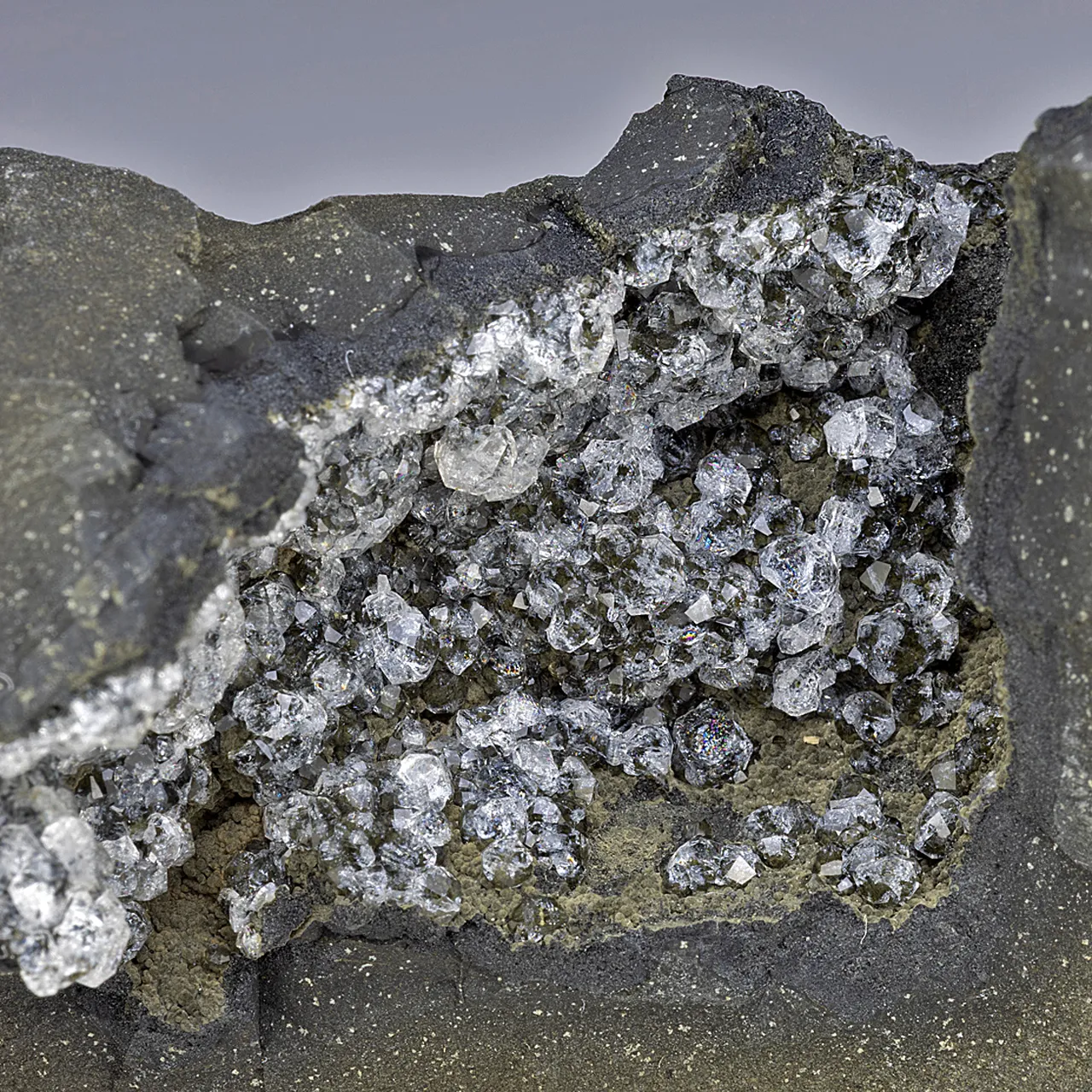 Analcime with Jugoldite - image 1