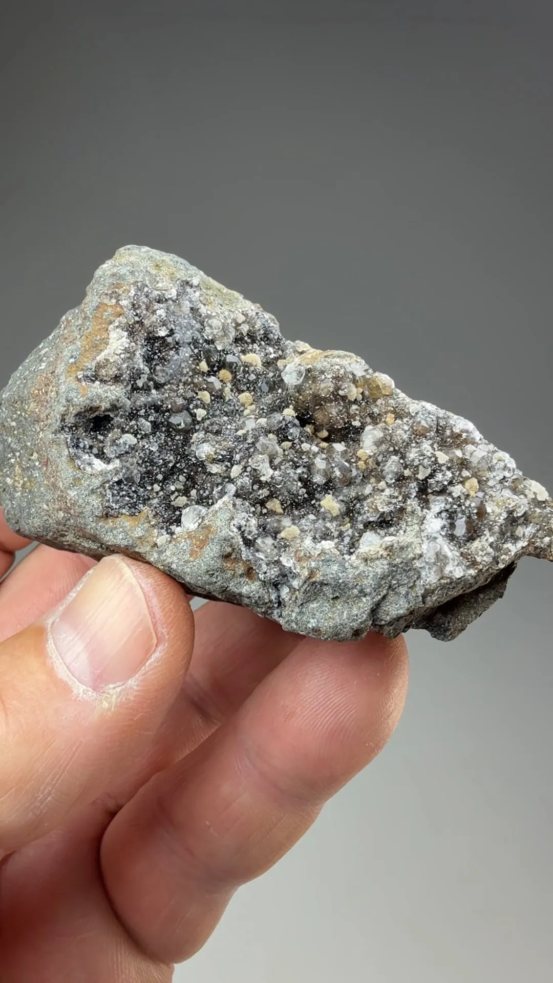 Analcime with Thomsonite - image 2