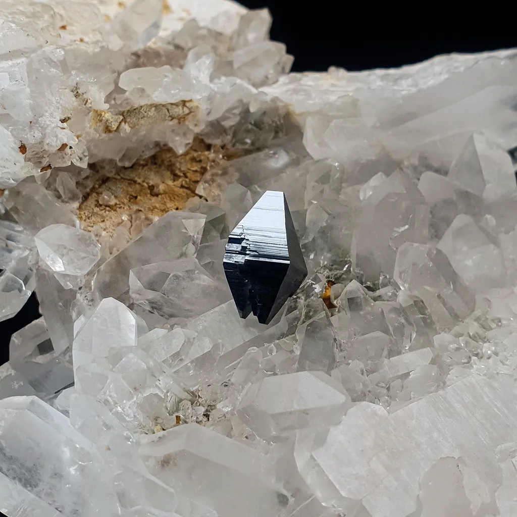 Anatase crystal on Quartz matrix - Kharan, Pakistan - image 4