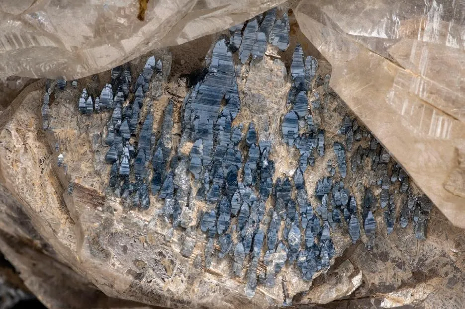 Anatase crystals on Quartz image
