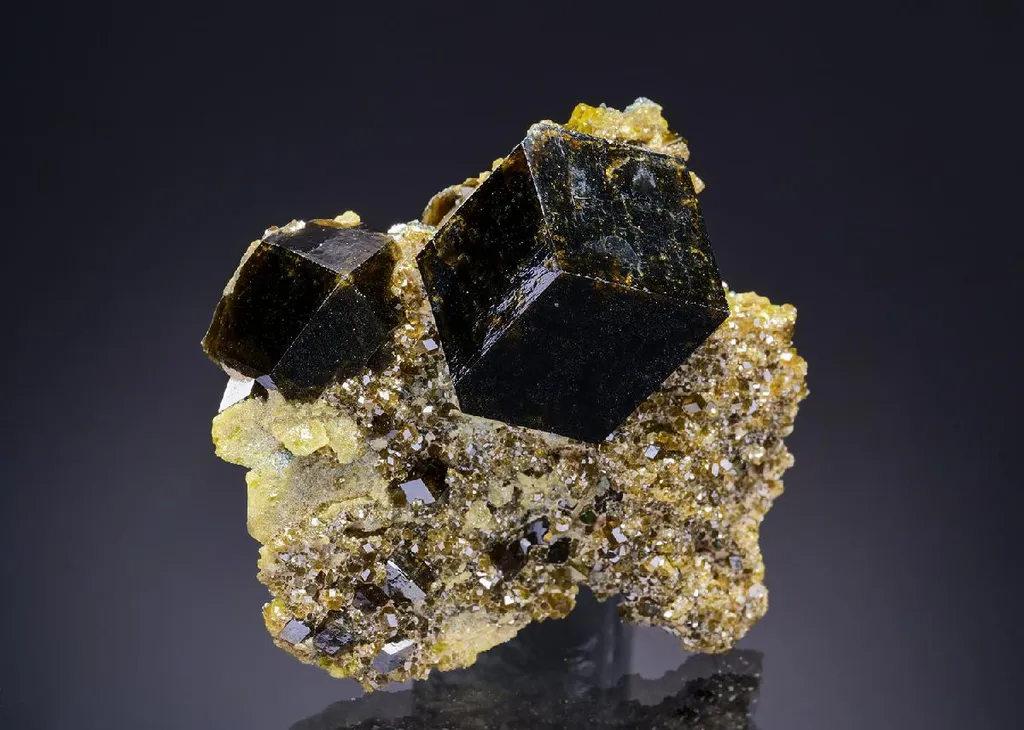 Andradite image